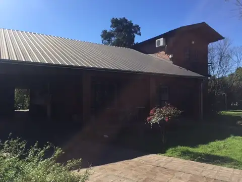 Quinta en Venta con 2 cocheras