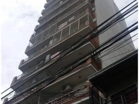 Venta depto. 3 ambientes con cochera en Wilde. Al frente con