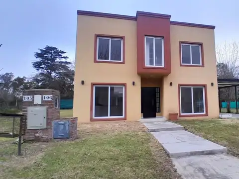 VENTA CASA 4 AMB CON PARQUE EN BARRIO LOS OLIVARES