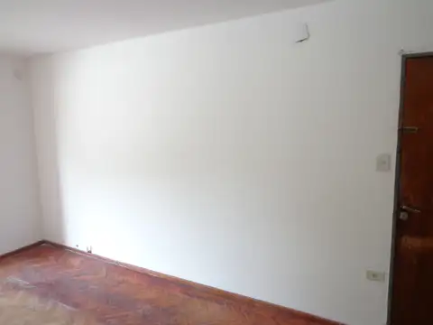 Dugraty 800, Piso 01