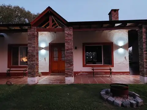 Casa 10 ambientes con 4 baños
