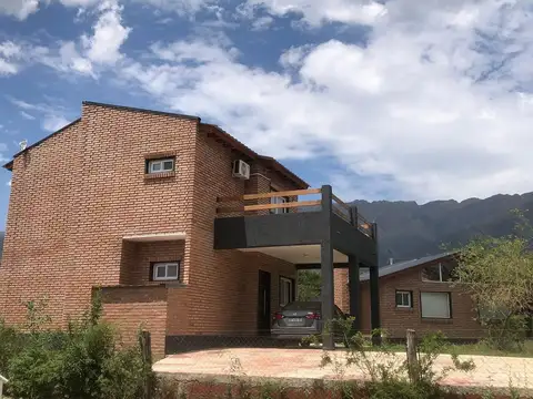 Casa y cabañas en venta en Carpintería Merlo. A estrenar