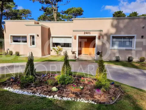 ALQUILER TEMPORAL CASA  PINAMAR NORTE  CON PILETA DISPONIBLE NAVIDAD