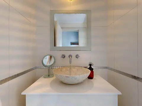 Casa en Venta con 4 cocheras