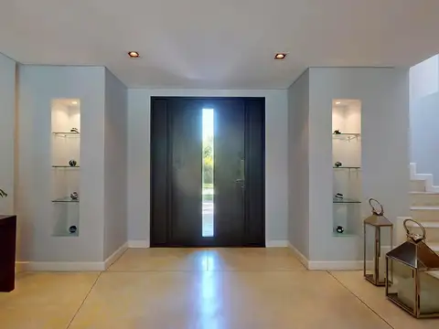 Casa en Venta con 4 cocheras