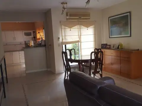 Depto Tipo Casa 4 ambientes con 3 baños
