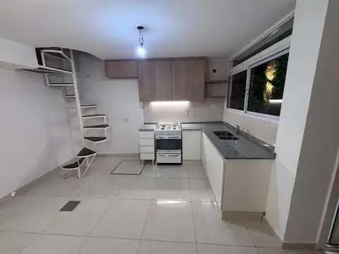 Depto Tipo Casa en Alquiler de 4 ambientes