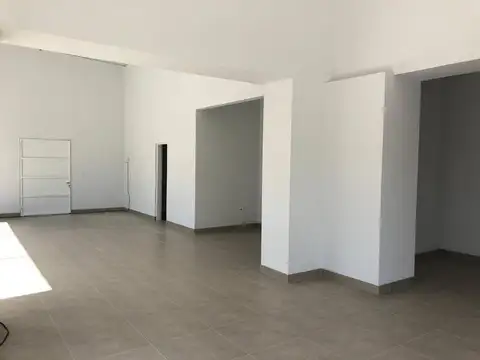 Esquina Comercial de Doble Altura en Pleno Centro