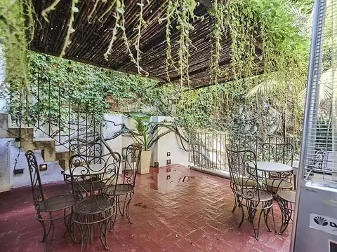 Casa 5 ambientes Tipo Loft Luminosa Reciclada Patio jardín Impecable en Palermo Soho