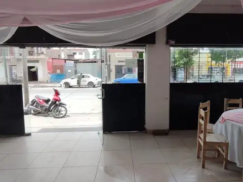 Local en Alquiler en Barrio Libertador, $ 2.400.000