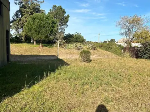 VENTA DE GALPON EN AMPLIO TERRENO