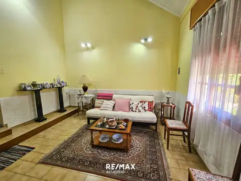 Casa 5 ambientes con 2 baños