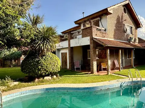 CASA 4 AMBIENTES, VILLA LUZURIAGA,FINANCIA,PILETA