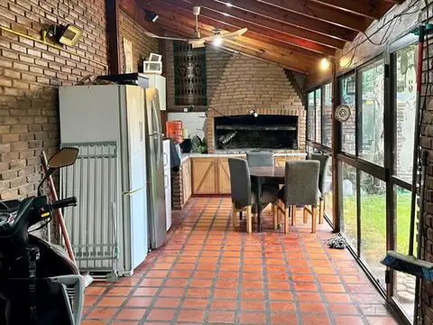Casa en Venta con 2 cocheras