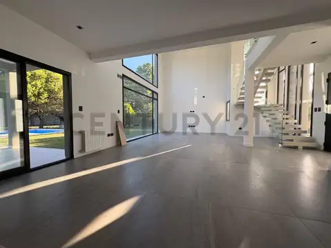 Casa 5 ambientes con 3 baños