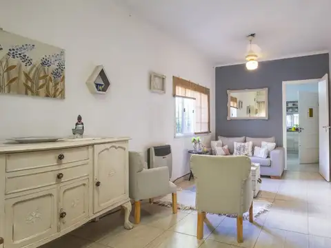 Casa 6 ambientes con 2 baños