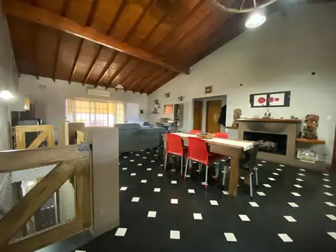 Hermosa casa y locales en venta