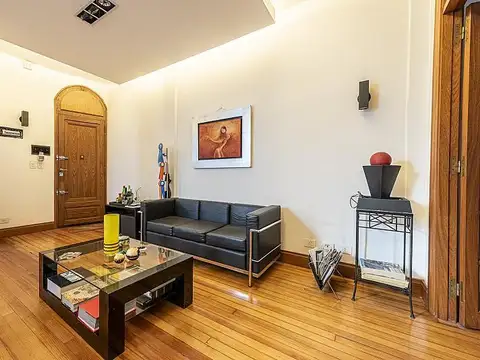 Tres ambientes en edificio francés de categoría. Reciclado. Equipado y Amoblado