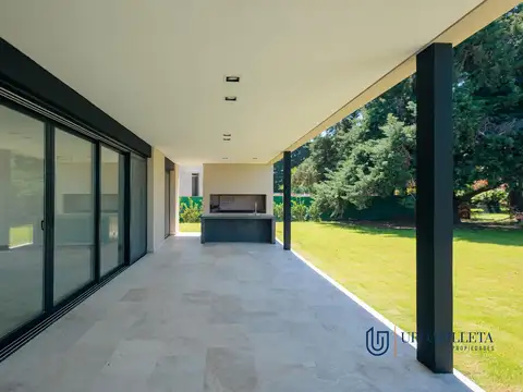 Casa 5 ambientes con 3 baños