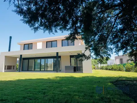 Casa en Alquiler de 4 dormitorios