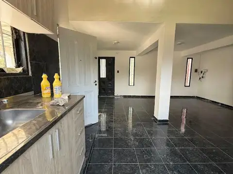 Casa 2 ambientes con 1 baño