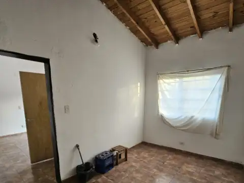 ALQUILER DOS AMBIENTES DISPONIBLE, A 100 METROS DE AV GRAHAM BELL CON AMPLIO PARQUE