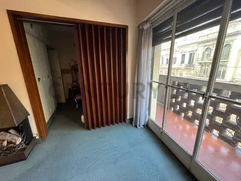 Venta Amplio Departamento 4 ambientes con hermoso balcón corrido, Monserrat