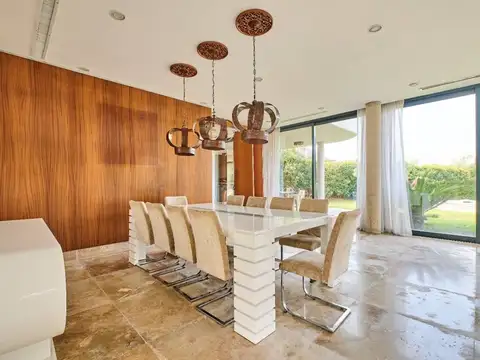 VENTA CASA NORDELTA LAGOS DEL GOLF AL AGUA