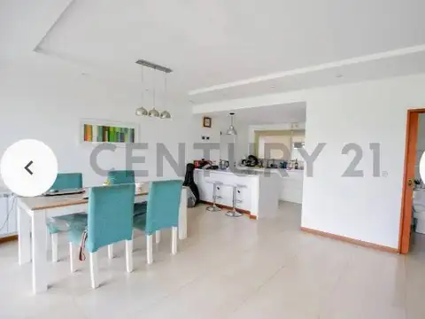 CASA EN VENTA CON PARQUE Y PILETA, BARRIO EL RODEO