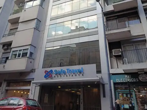 Paraná 1073, esquina Av. Santa Fé
