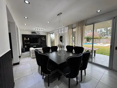 VENTA casa 4 ambientes - Barrrio la Comarca - con pileta