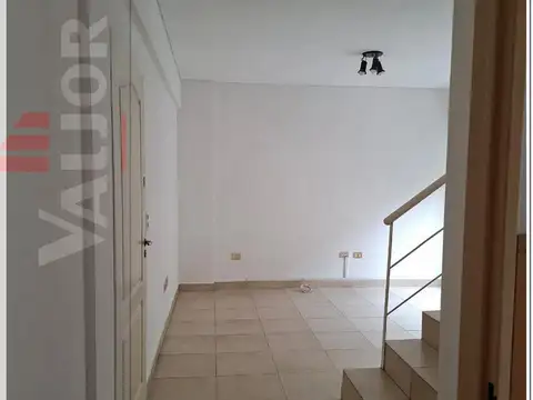 Depto Tipo Casa en Alquiler de 3 ambientes