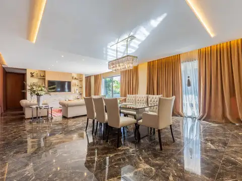 Casa en Venta 4 dormitorios , Kentucky - Funes.