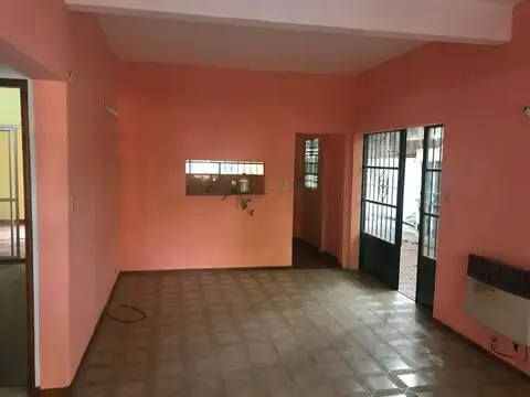 Casa 3 ambientes con 1 baño