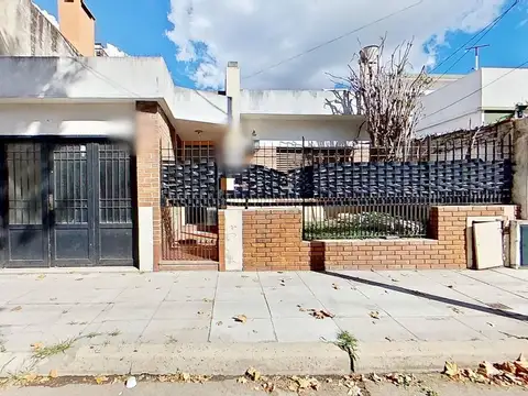 CASA 3 AMBIENTES VENTA FLORESTA + 2DA VIVIENDA