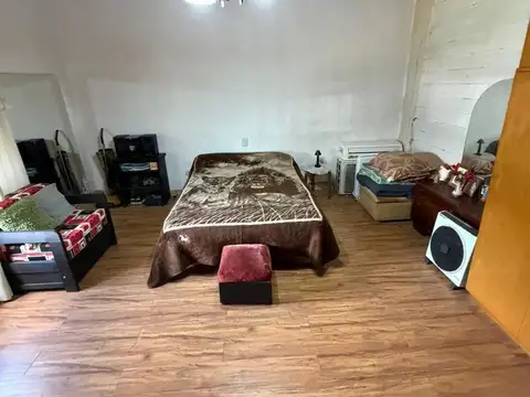 Casa 3 ambientes con entrada para auto
