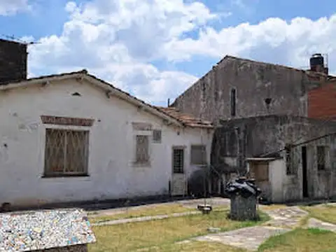 CASA DOBLE LOTE EN ESQUINA