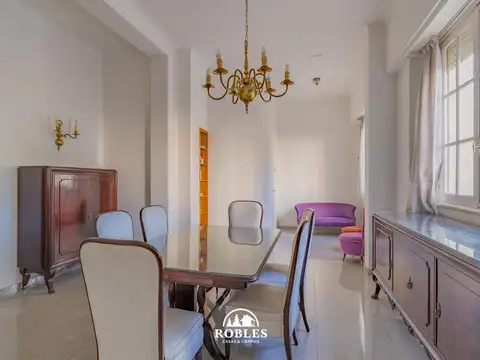 Departamento cuatro ambientes frente a plaza Colón