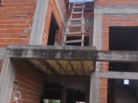 Casa 7 ambientes con 2 baños