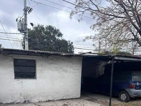 Casa  3 ambientes con patio y jardin perimetral