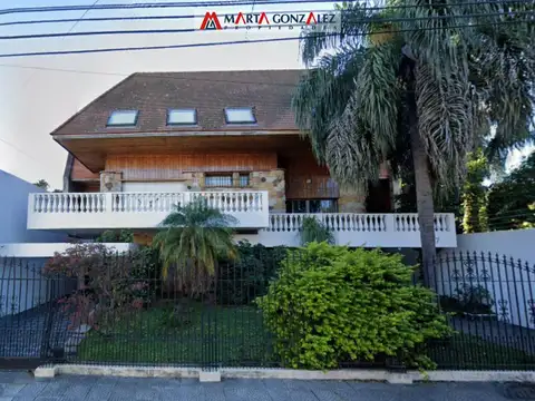 Chalet en Venta en Villa Sarmiento