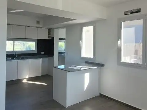 Casa 5 ambientes con 2 baños