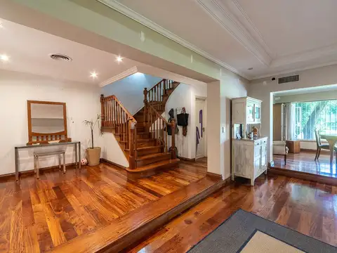 Venta de casa 6 ambientes en Martinez Apto Credito