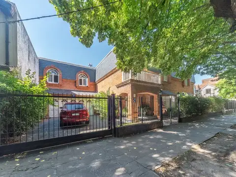 Venta de casa 6 ambientes en Martinez Apto Credito