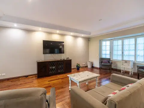 Casa 6 ambientes con 4 baños