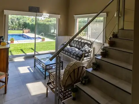 Casa 5 ambientes con 2 baños