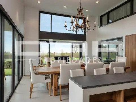 Casa en Venta con 2 cocheras