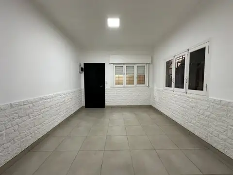 Depto Tipo Casa en Alquiler en Bernal Oeste, $ 700.000