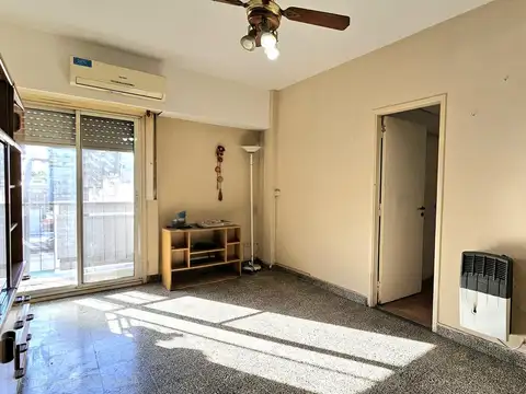 Av. Juan B. Alberdi al 4800 - Mataderos - Departamento de 3 ambientes con balcon al frente - VENTA