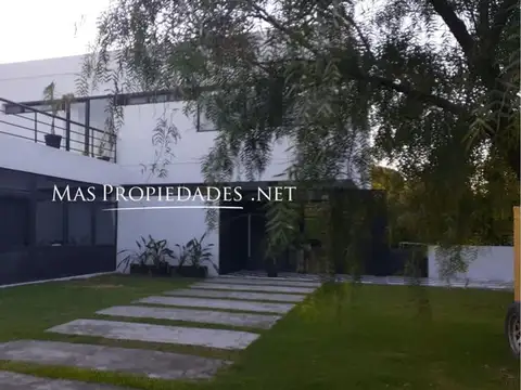 Casa en Venta con 2 cocheras